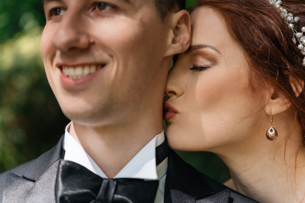 First Kiss of the bride to groom after first look