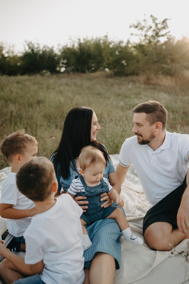 Basici / porodicno fotografisanje u prirodi. Deciji i porodicni fotograf u Beogradu Oksana Skendzic