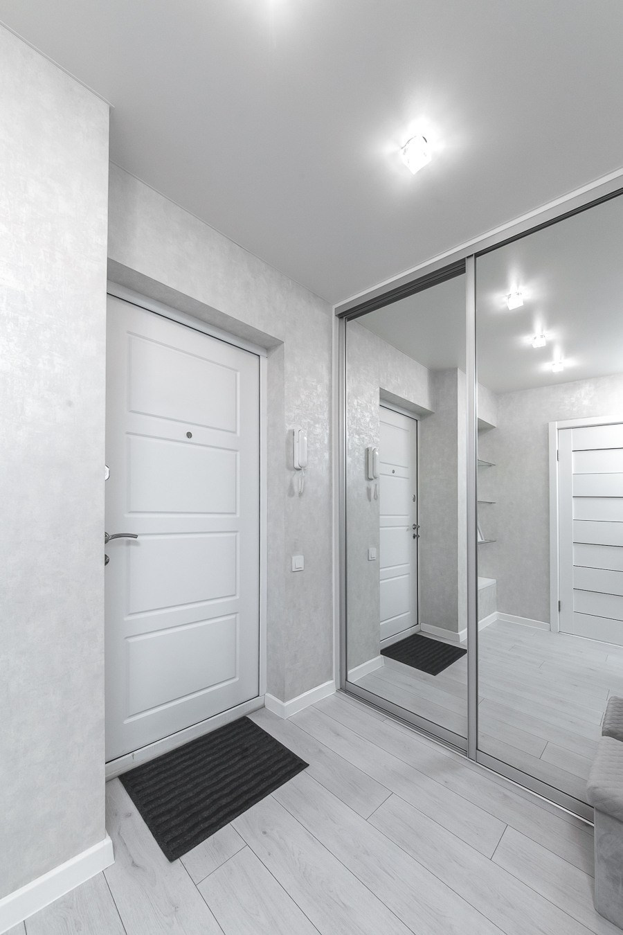 Fotografia nieruchomości, wnętrz, mieszkań, restauracji, biur i apartamentów. Wedding and portrait photographer in Poland Vitali Frozen