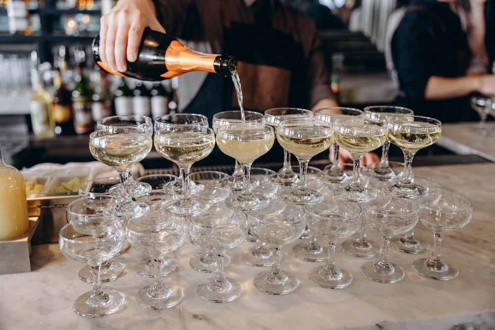 Щастливи сълзи сватбена церемония автентични емоции документална фотография България