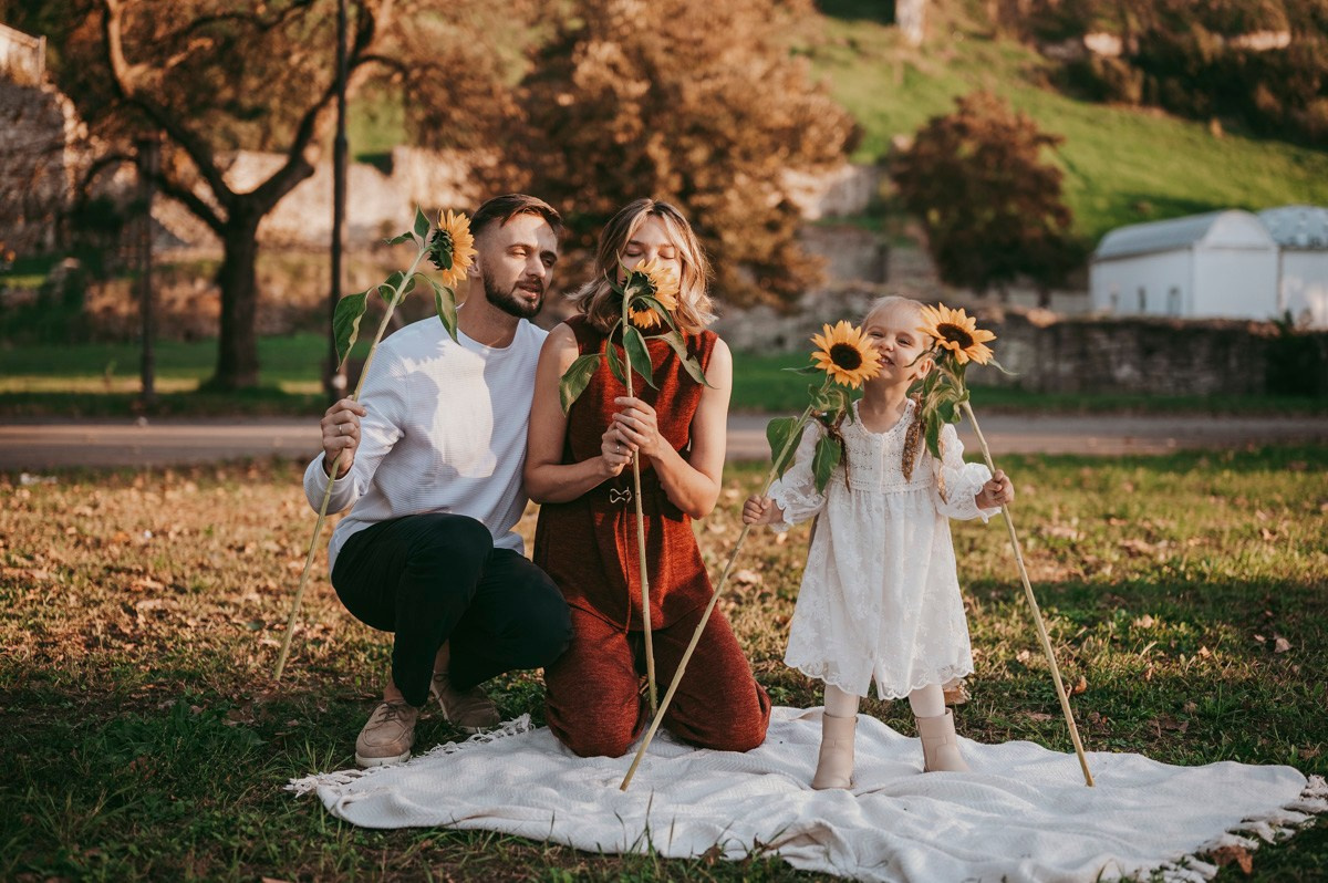 Anastasija, Aleksej i Agata / porodicno fotografisanje napolju. Deciji i porodicni fotograf u Beogradu Oksana Skendzic