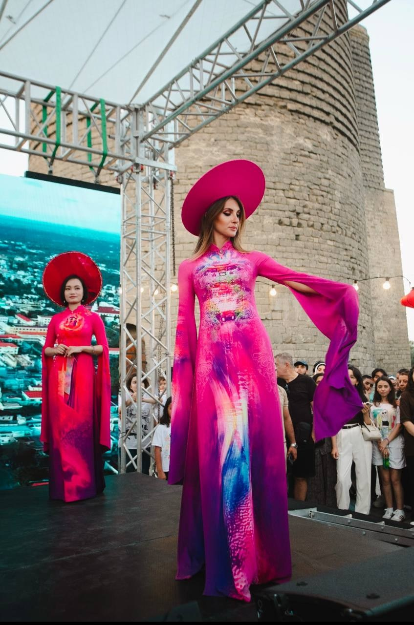 Samira. BIG Model Agency. “Dare to Be Famous”