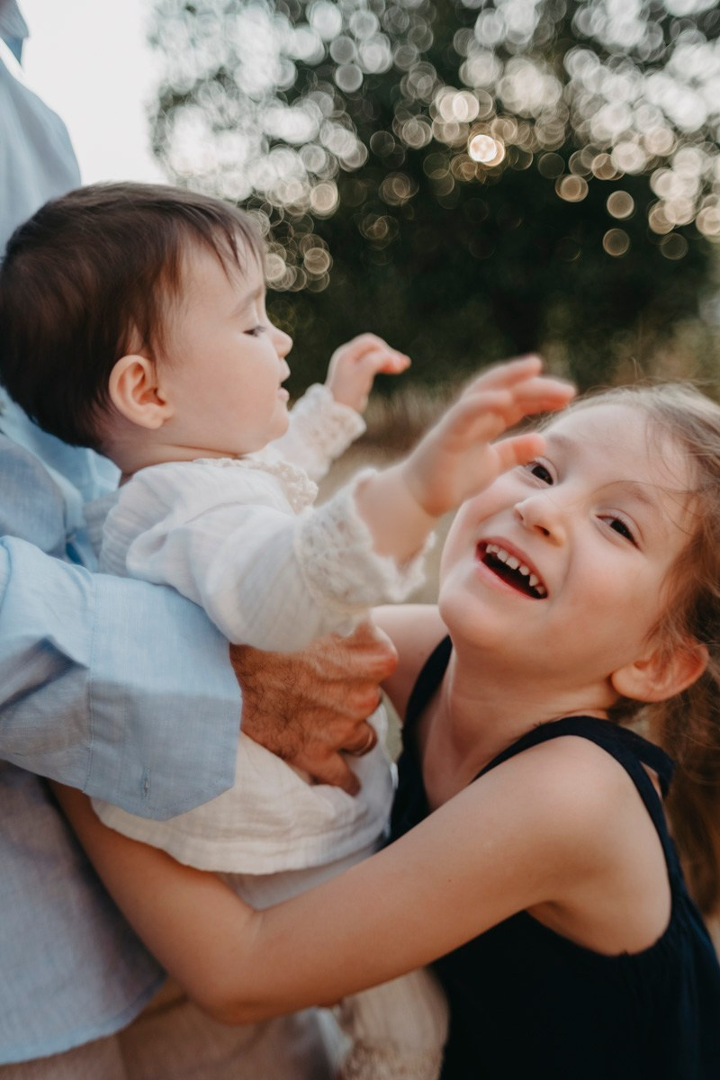 Jelena Milos Dunja i Mila / porodicno fotografisanje. Deciji i porodicni fotograf u Beogradu Oksana Skendzic