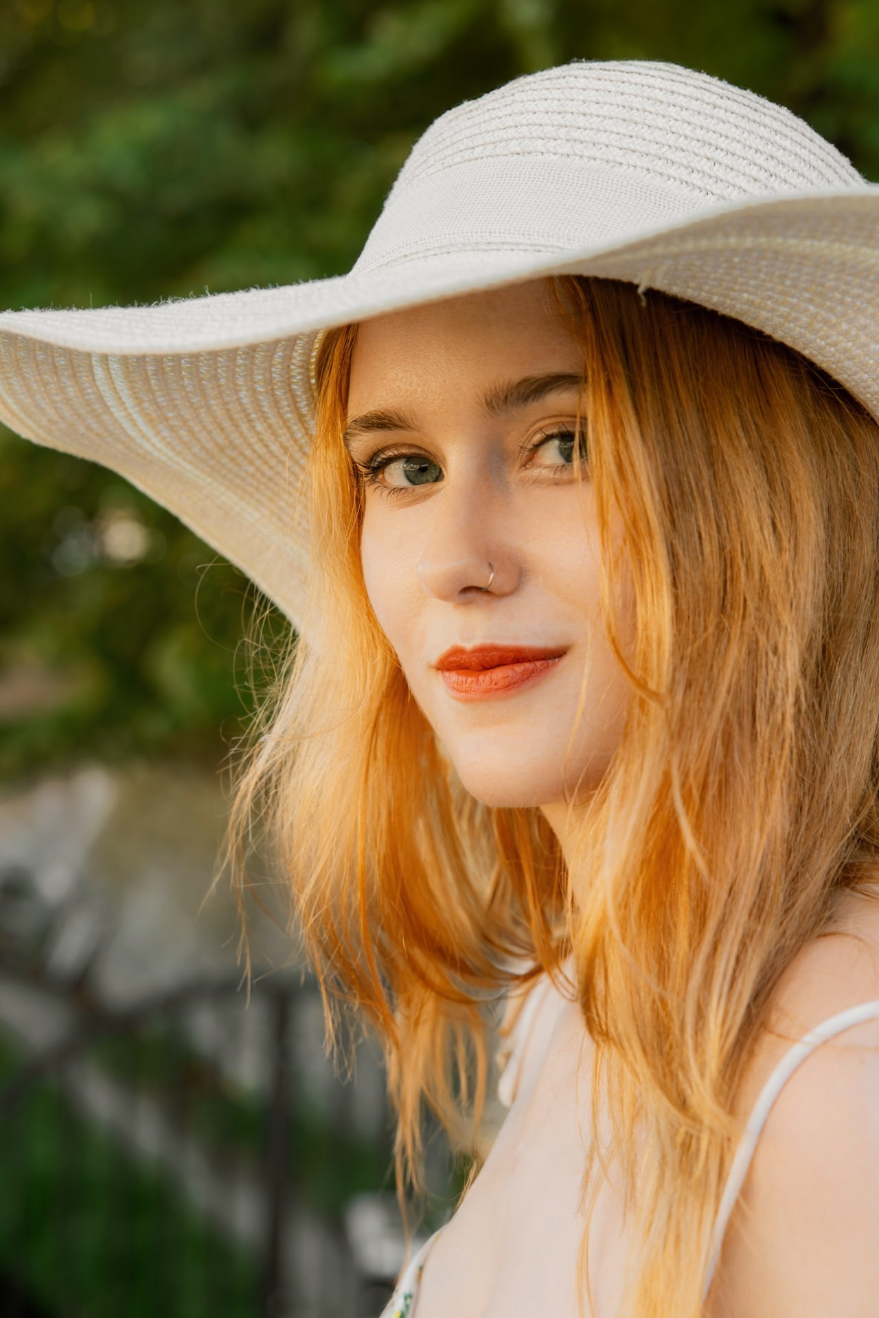 Stylish street portraits and café moments in Rotterdam. Romantic & Soulful Photography by Natalia Olhova in Rotterdam