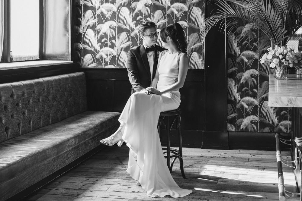 Размяна на брачни клетви емоционална сватбена фотография църковна церемония България