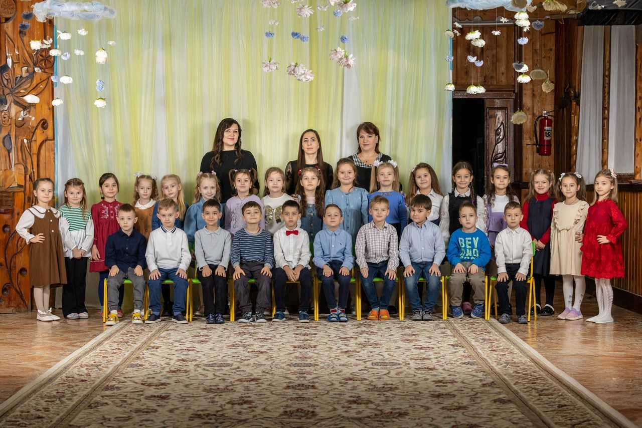 Recenzii. Albume de absolvire: gradinita, gimnaziu, liceu. Venete in Moldova