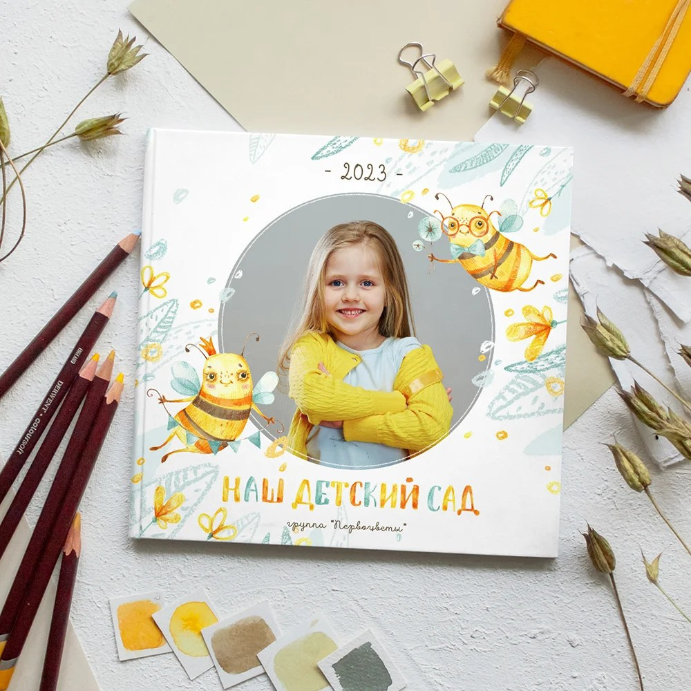Обложка выпускного альбома «Пчёлки» с иллюстрацией пчелы и портретом ребёнка