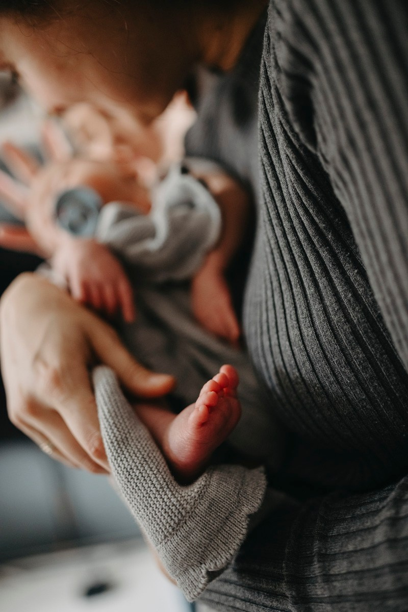 Kad je ljubav postala jos veca — porodicno fotografisanje kod kuce. Deciji i porodicni fotograf u Beogradu Oksana Skendzic