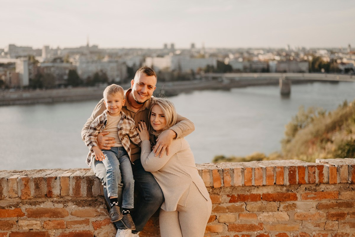 Zlata, Nemanja i Aleksej — porodicno fotografisanje napolju. Deciji i porodicni fotograf u Beogradu Oksana Skendzic