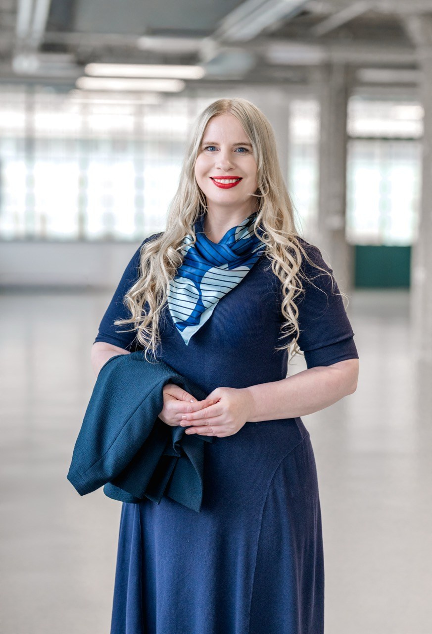 Portrétní fotografka Praha. Dana Lišková — Empathetic Photographer | Introspective Artist |Neurodivergent Coach | Founder of Artepy.cz