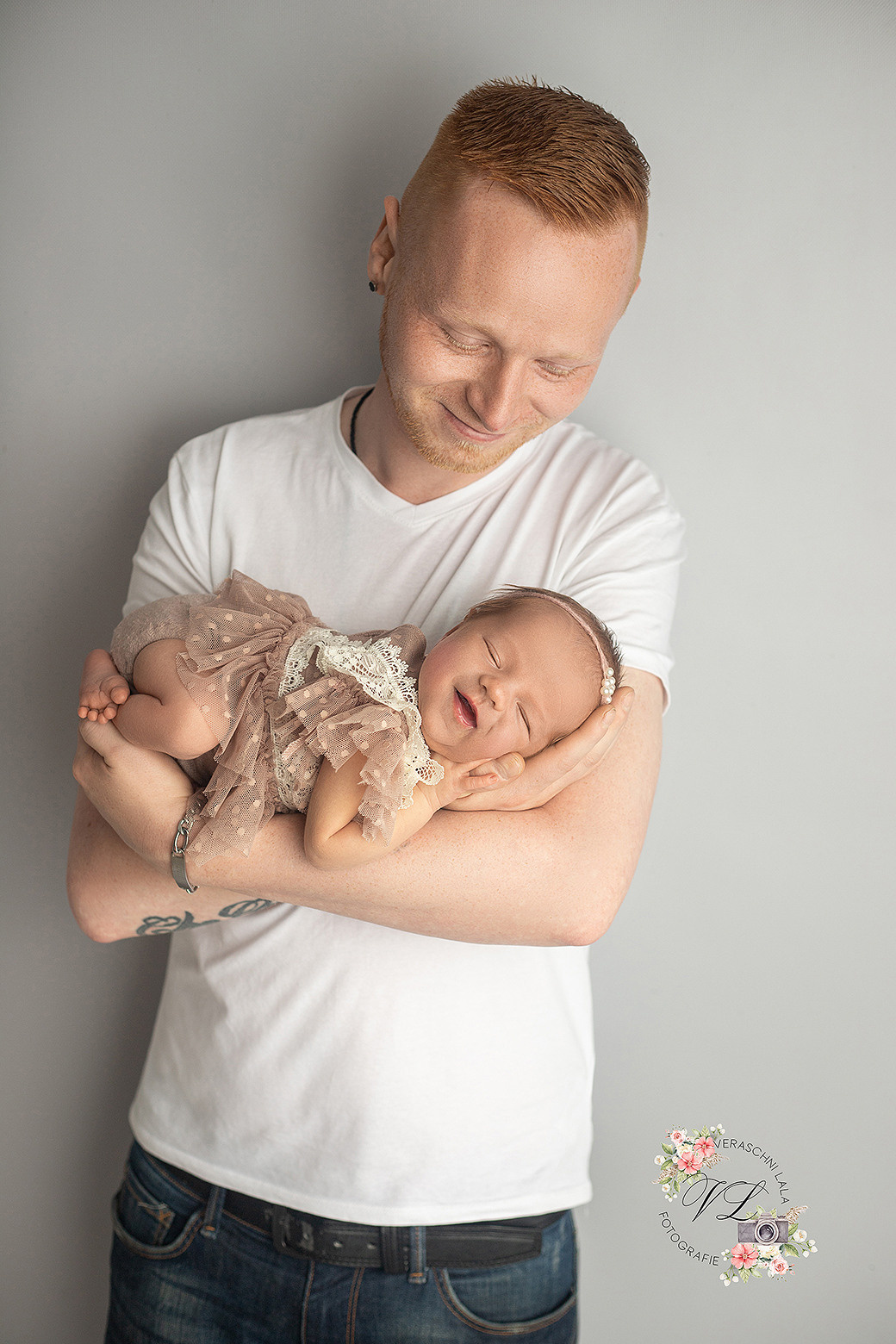 Newborn. Neugeboren und Babybauchfotoshooting in Cloppenburg