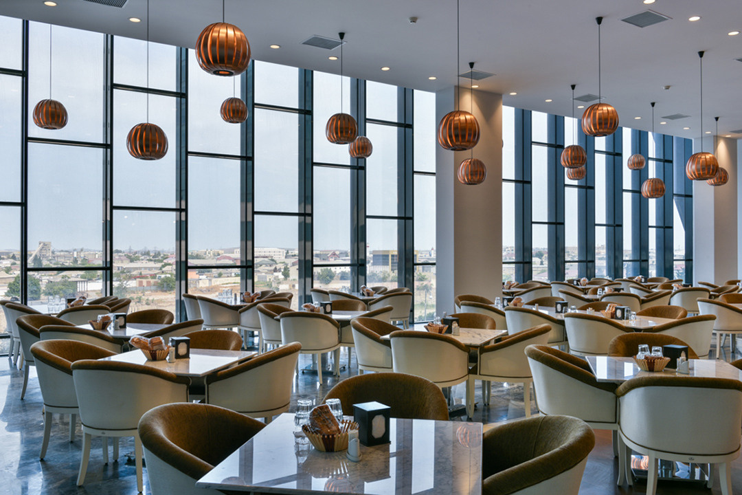 Interyer / Eksteryer. Bakıda fotoqraf Kamran Enceladus