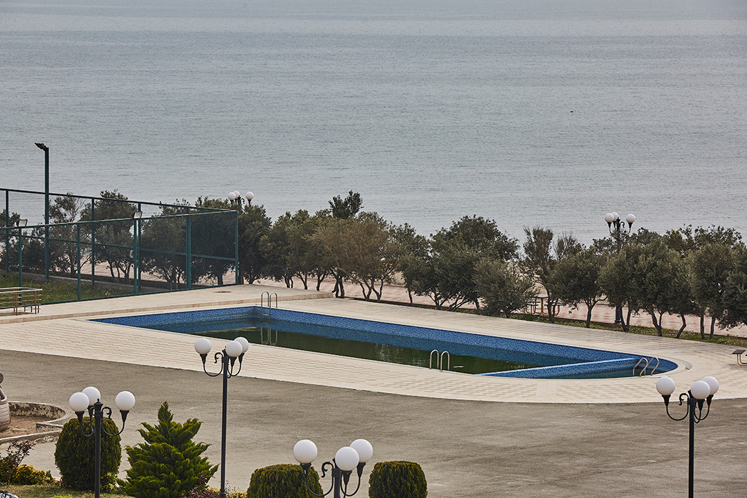 Interyer / Eksteryer. Bakıda fotoqraf Kamran Enceladus