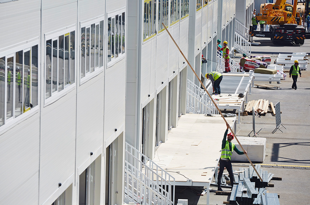 Interyer / Eksteryer. Bakıda fotoqraf Kamran Enceladus