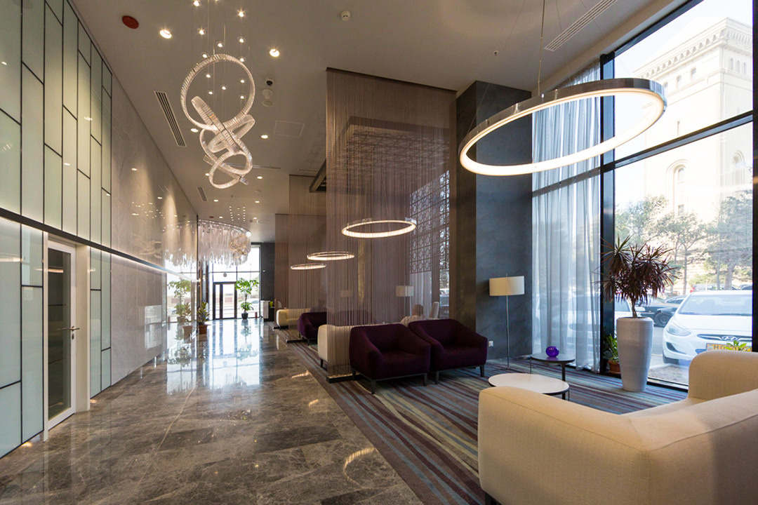 Interyer / Eksteryer. Bakıda fotoqraf Kamran Enceladus