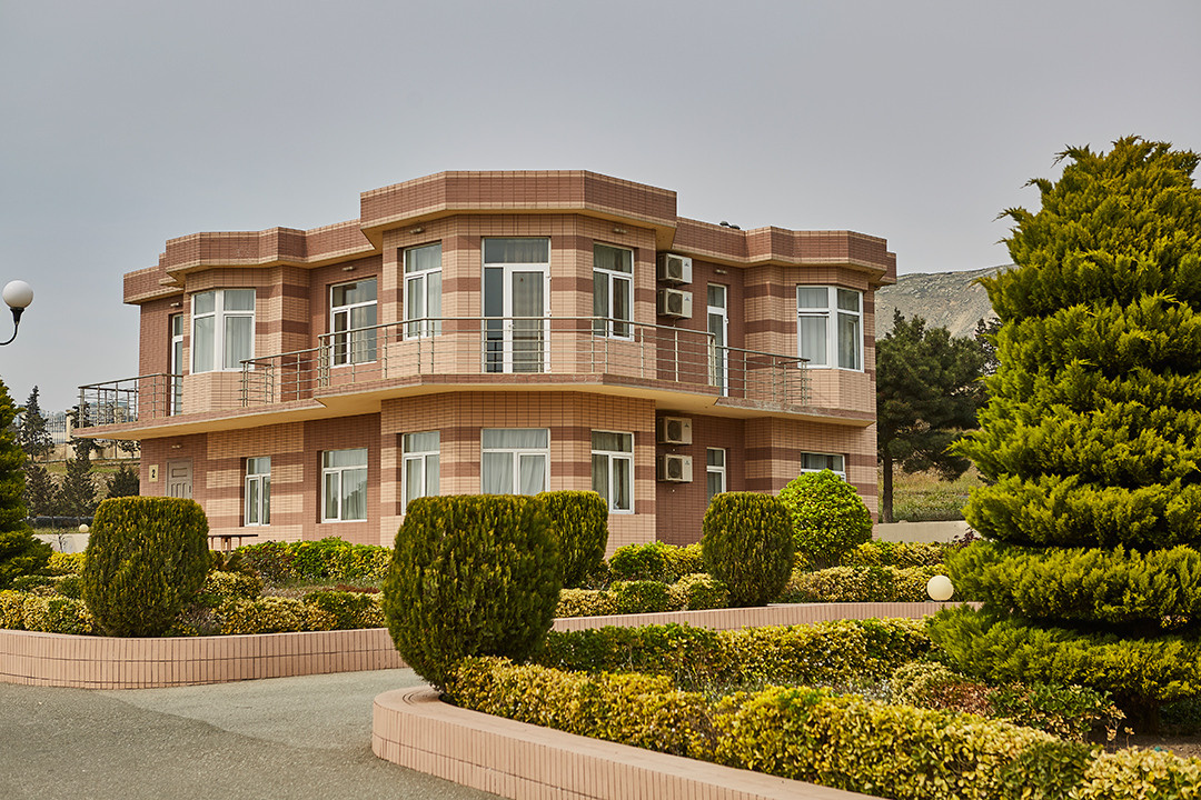 Interyer / Eksteryer. Bakıda fotoqraf Kamran Enceladus