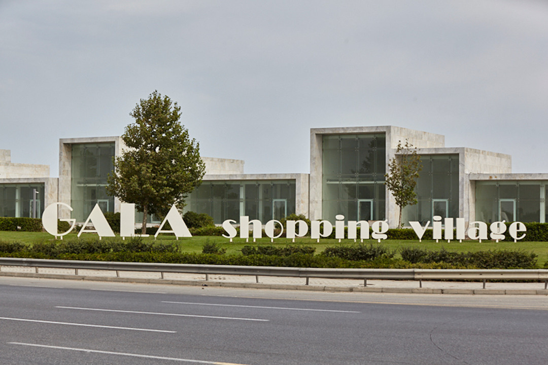 Interyer / Eksteryer. Bakıda fotoqraf Kamran Enceladus