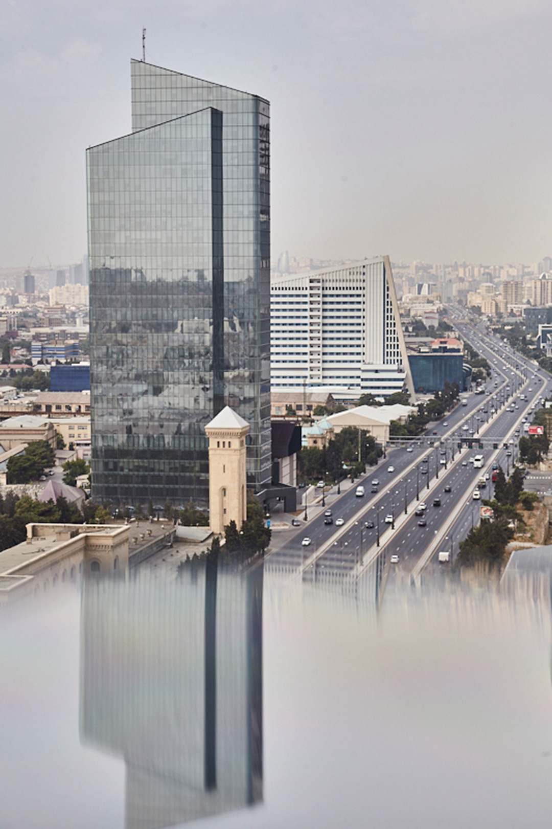 Interyer / Eksteryer. Bakıda fotoqraf Kamran Enceladus