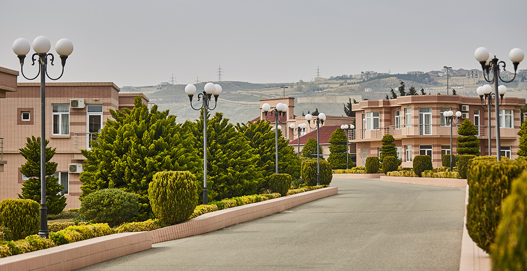 Interyer / Eksteryer. Bakıda fotoqraf Kamran Enceladus