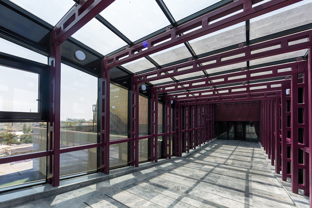 Interyer / Eksteryer. Bakıda fotoqraf Kamran Enceladus