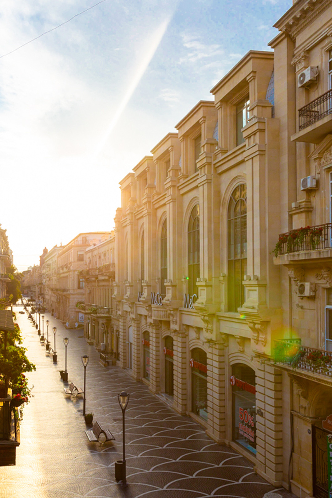 Interyer / Eksteryer. Bakıda fotoqraf Kamran Enceladus