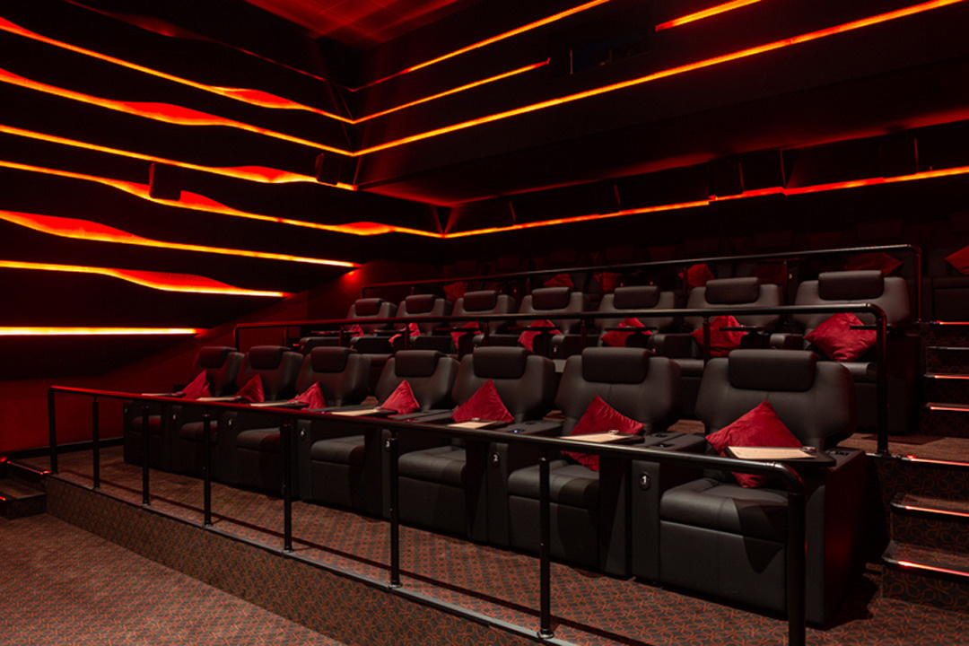 Interyer / Eksteryer. Bakıda fotoqraf Kamran Enceladus