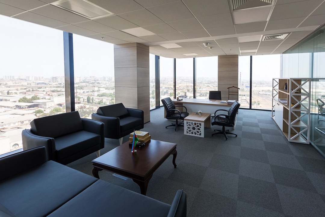 Interyer / Eksteryer. Bakıda fotoqraf Kamran Enceladus