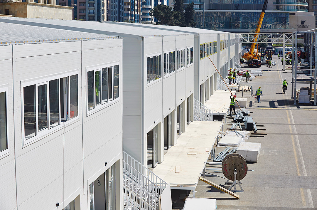 Interyer / Eksteryer. Bakıda fotoqraf Kamran Enceladus