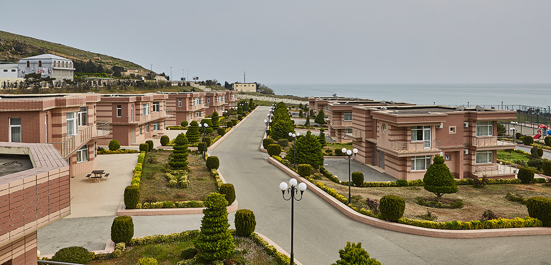 Interyer / Eksteryer. Bakıda fotoqraf Kamran Enceladus