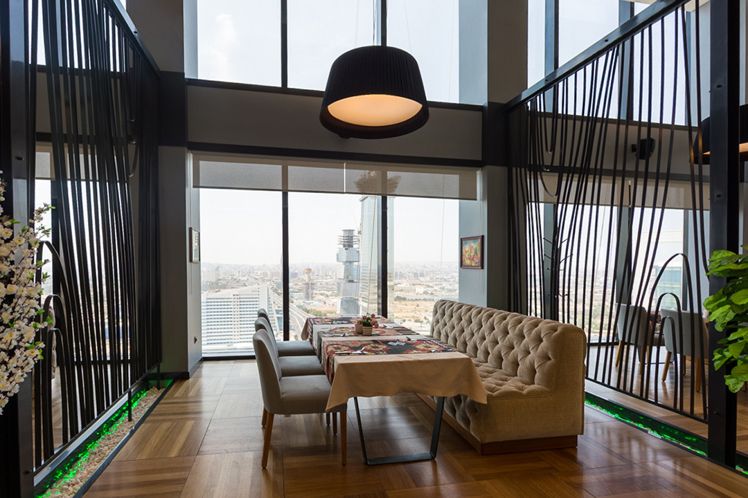 Interyer / Eksteryer. Bakıda fotoqraf Kamran Enceladus