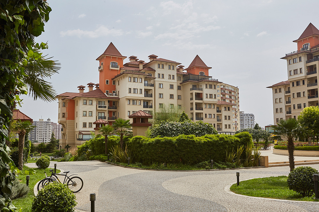 Interyer / Eksteryer. Bakıda fotoqraf Kamran Enceladus