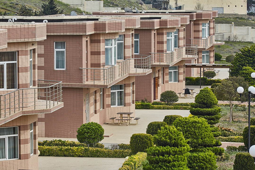 Interyer / Eksteryer. Bakıda fotoqraf Kamran Enceladus