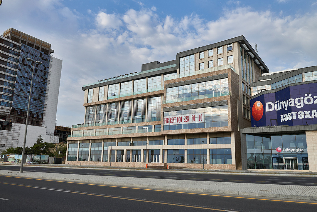 Interyer / Eksteryer. Bakıda fotoqraf Kamran Enceladus