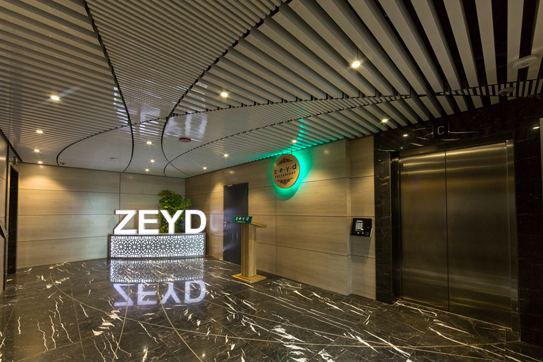 Interyer / Eksteryer. Bakıda fotoqraf Kamran Enceladus