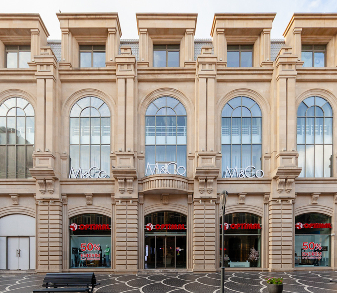 Interyer / Eksteryer. Bakıda fotoqraf Kamran Enceladus