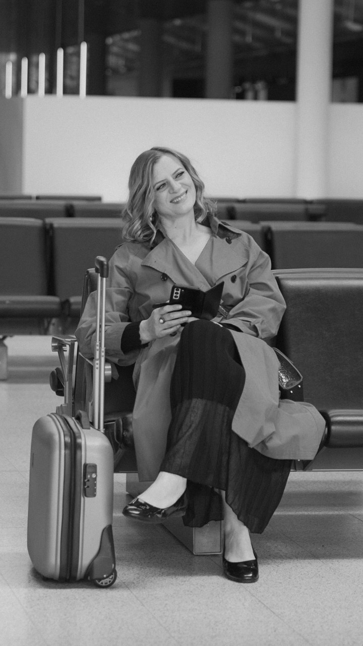 Schwarz-Weiß-Fotoshooting am Flughafen. Schwarz-weiß Fotografie in Münster. Fotografin Viktoria Roschen