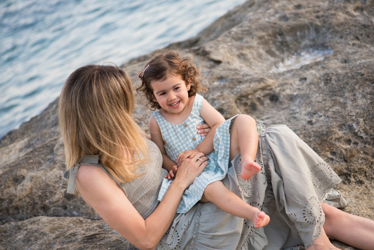 Madres. Fotografia de familias en Alicante Mónica Santonja