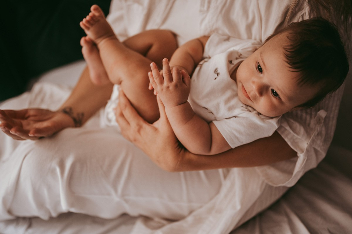 fotografisanje beba kod kuce, porodicno fotografisanje, fotografisanje dece, mama i beba, prve dane sa bebom, kozmetika za bebe, poklon za decu, soba za bebu, decija garderoba, majcinstvo, nega novorodjenceta, priprema za porodjaj, nega beba, dojenje