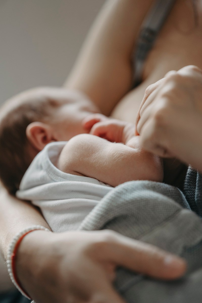 Kad je ljubav postala jos veca — porodicno fotografisanje kod kuce. Deciji i porodicni fotograf u Beogradu Oksana Skendzic