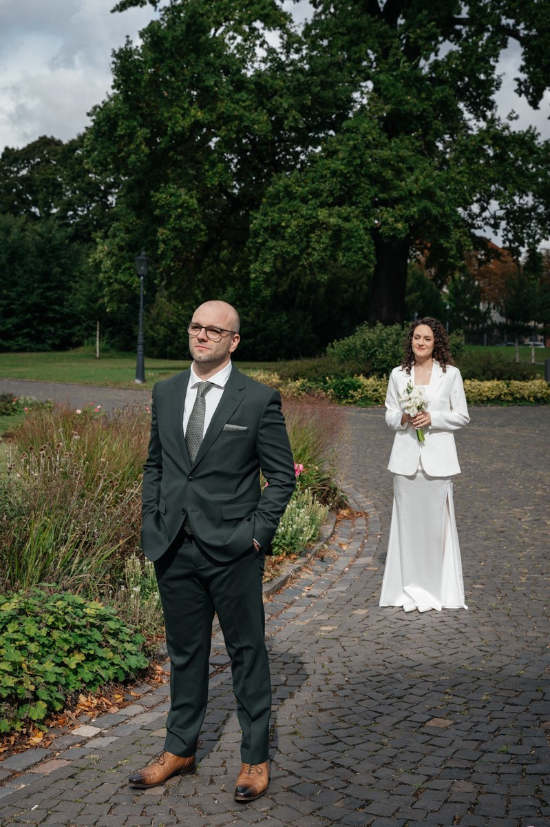 couple Shortly before first look 