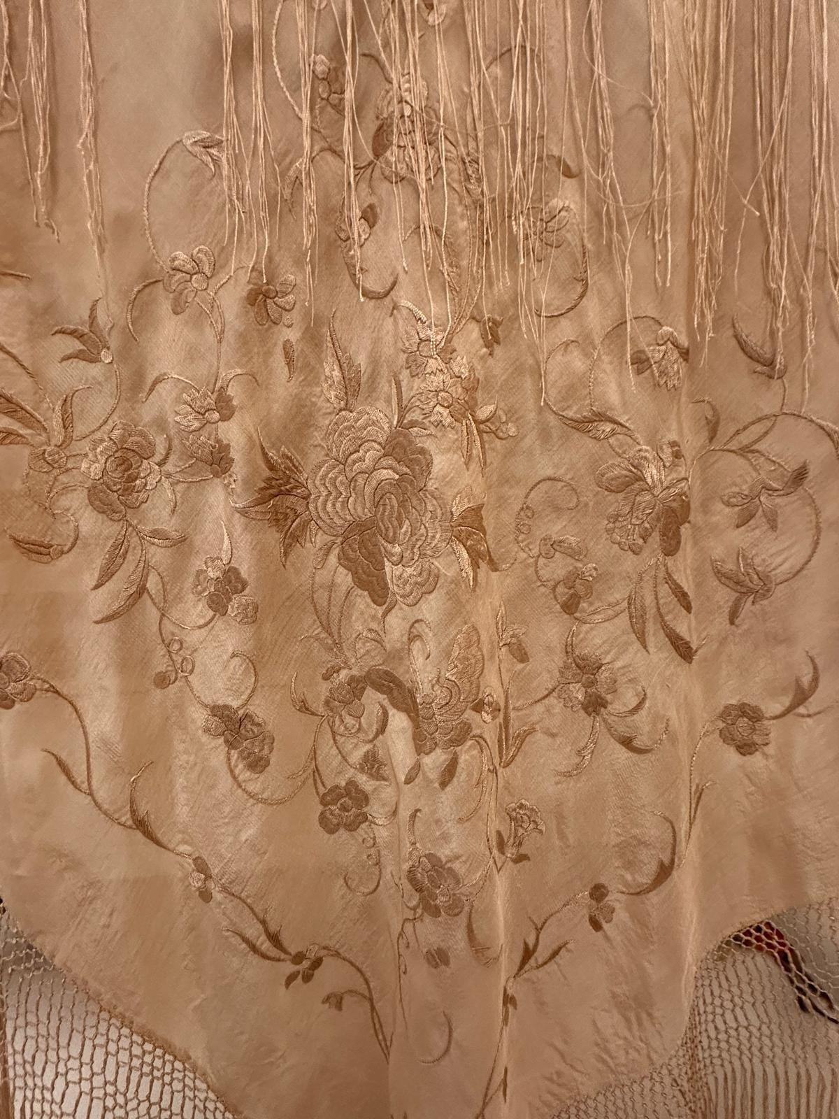 Manilashawlchampagne. Современнные и актикварные украшения в Барселоне, Москве и Санкт-Петербурге