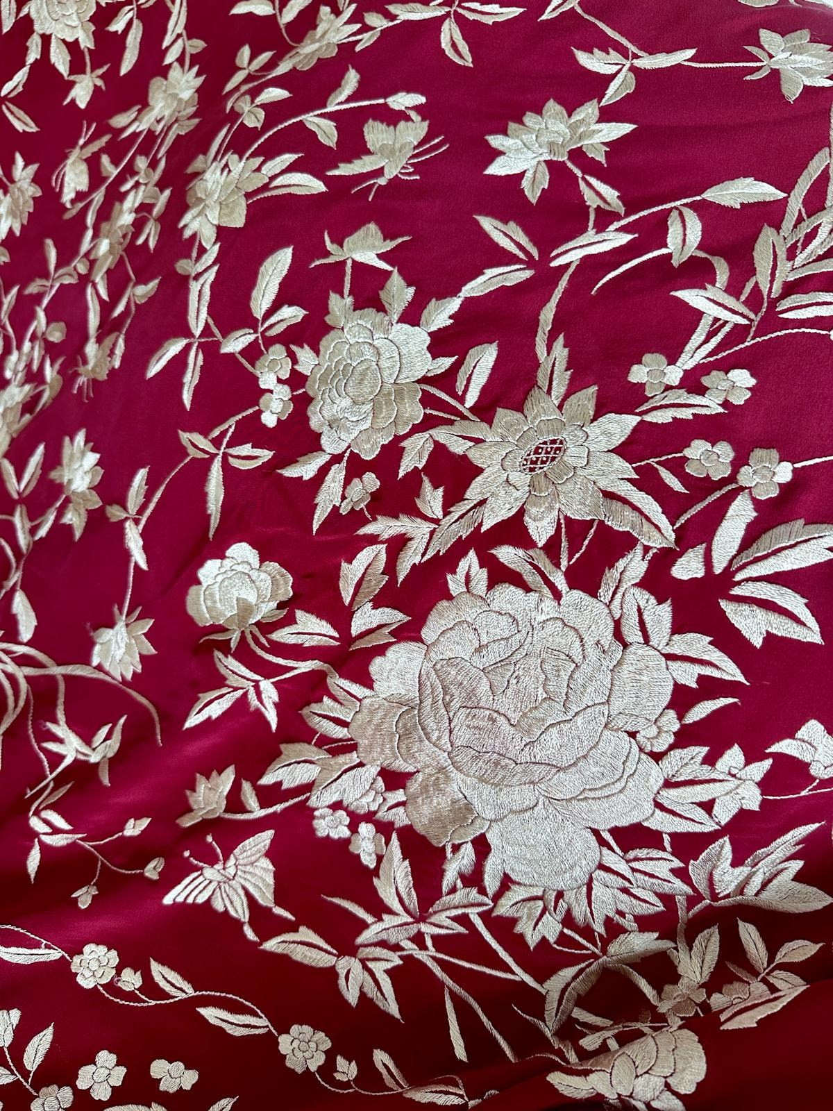 Manilashawlrose. Современнные и актикварные украшения в Барселоне, Москве и Санкт-Петербурге