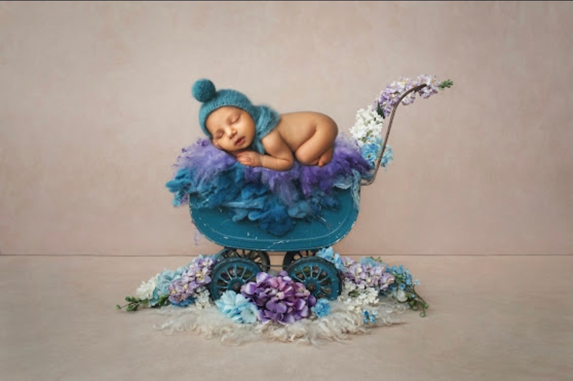 Newborn. Tania Bonnet | Professional photographer in Tenerife — Flying dress sessions