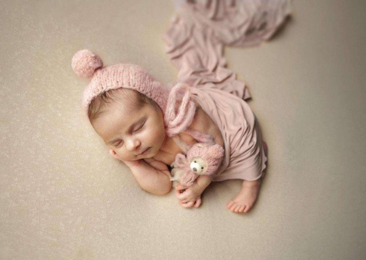 Newborn. Tania Bonnet | Professional photographer in Tenerife — Flying dress sessions