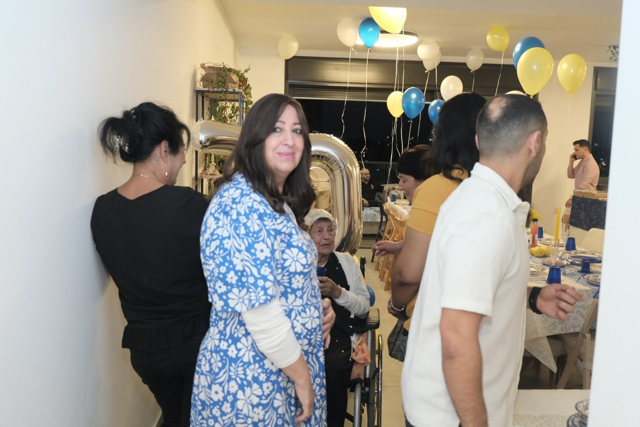 Feedback. Middle East Photo Agency צלם & מגנטים צלם מקסים פולק
