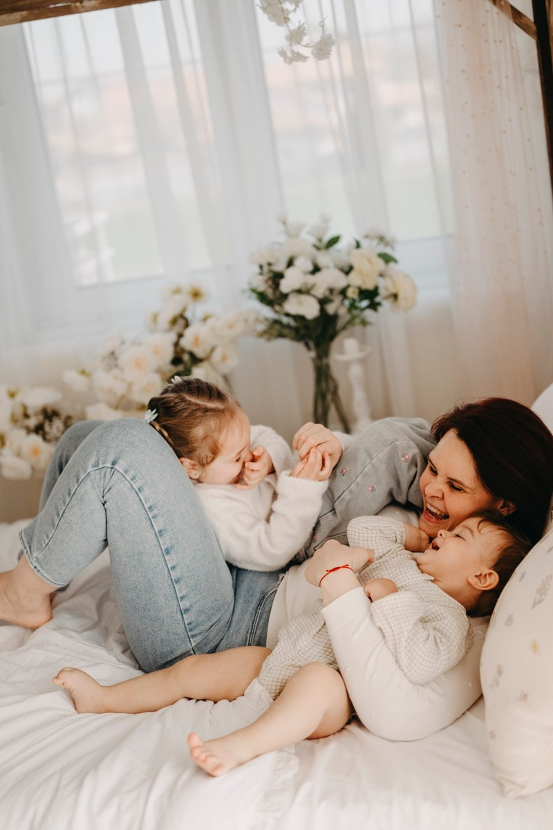 Miljana, Danka i Ilija — fotografisanje MAMINO. Deciji i porodicni fotograf u Beogradu Oksana Skendzic