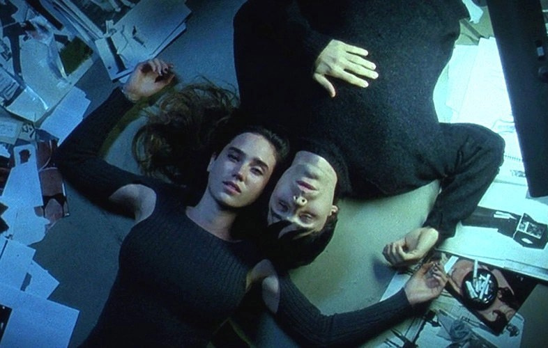 «Реквиема по мечте» 2000: два героя вид сверху