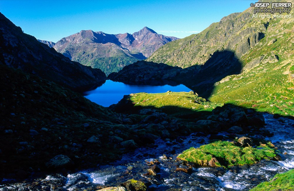 Estany de Sotllo wakes up, Pallars Sobirà, Catalan Pyrenees