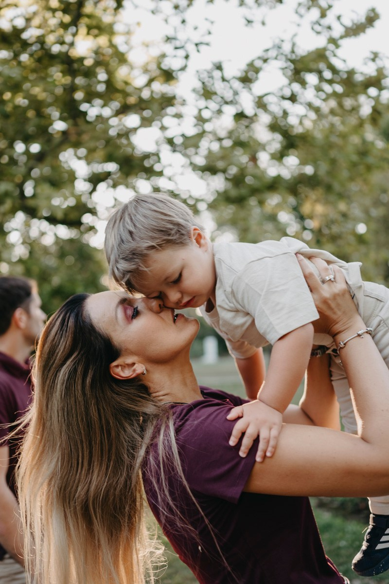 Aleksandra, Lazar, Marin i Leo / porodicno fotografisanje napolju. Deciji i porodicni fotograf u Beogradu Oksana Skendzic