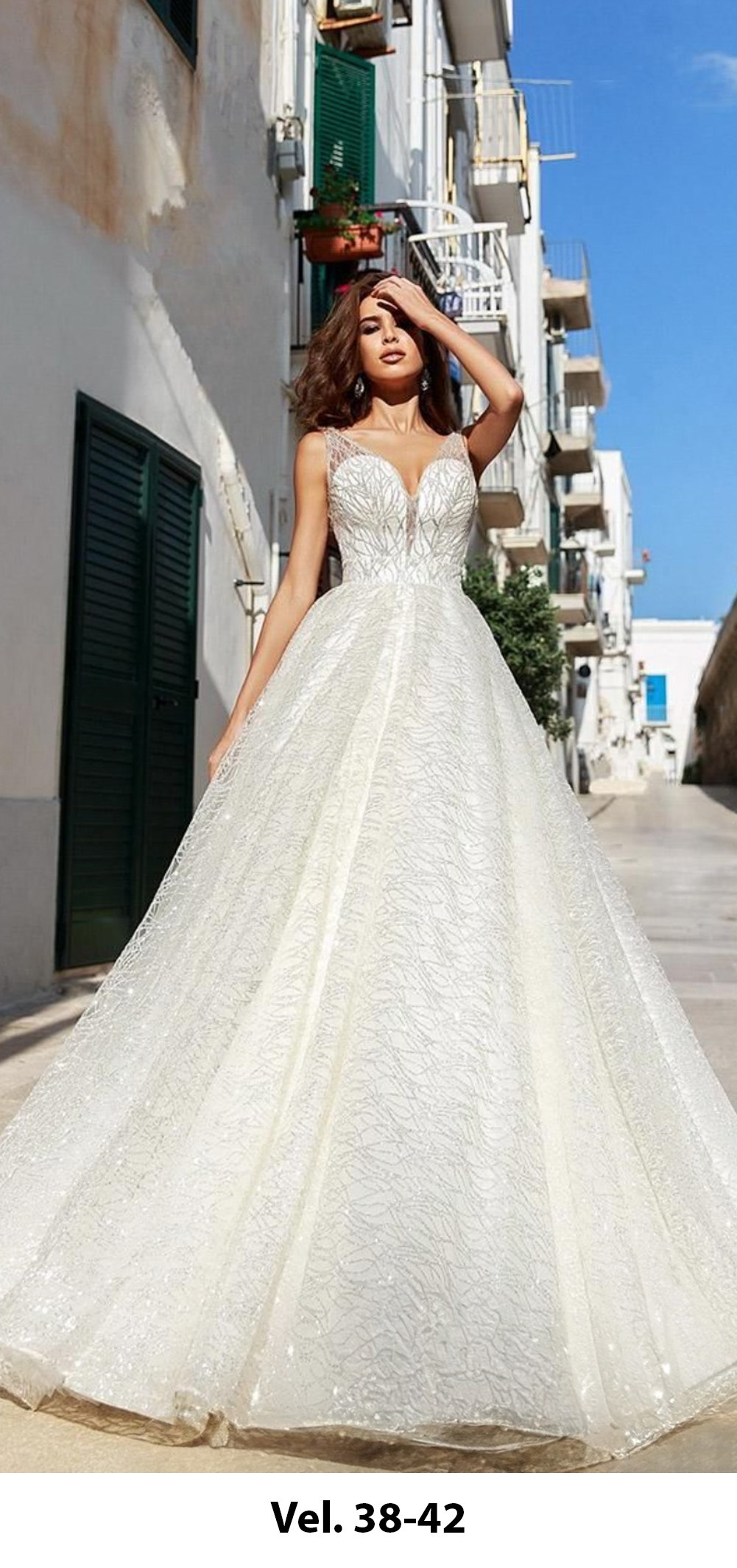 Wedding dress for photoshoots in Prague and Czech Republic. Professional photographer in Prague Anastasia Haritonova